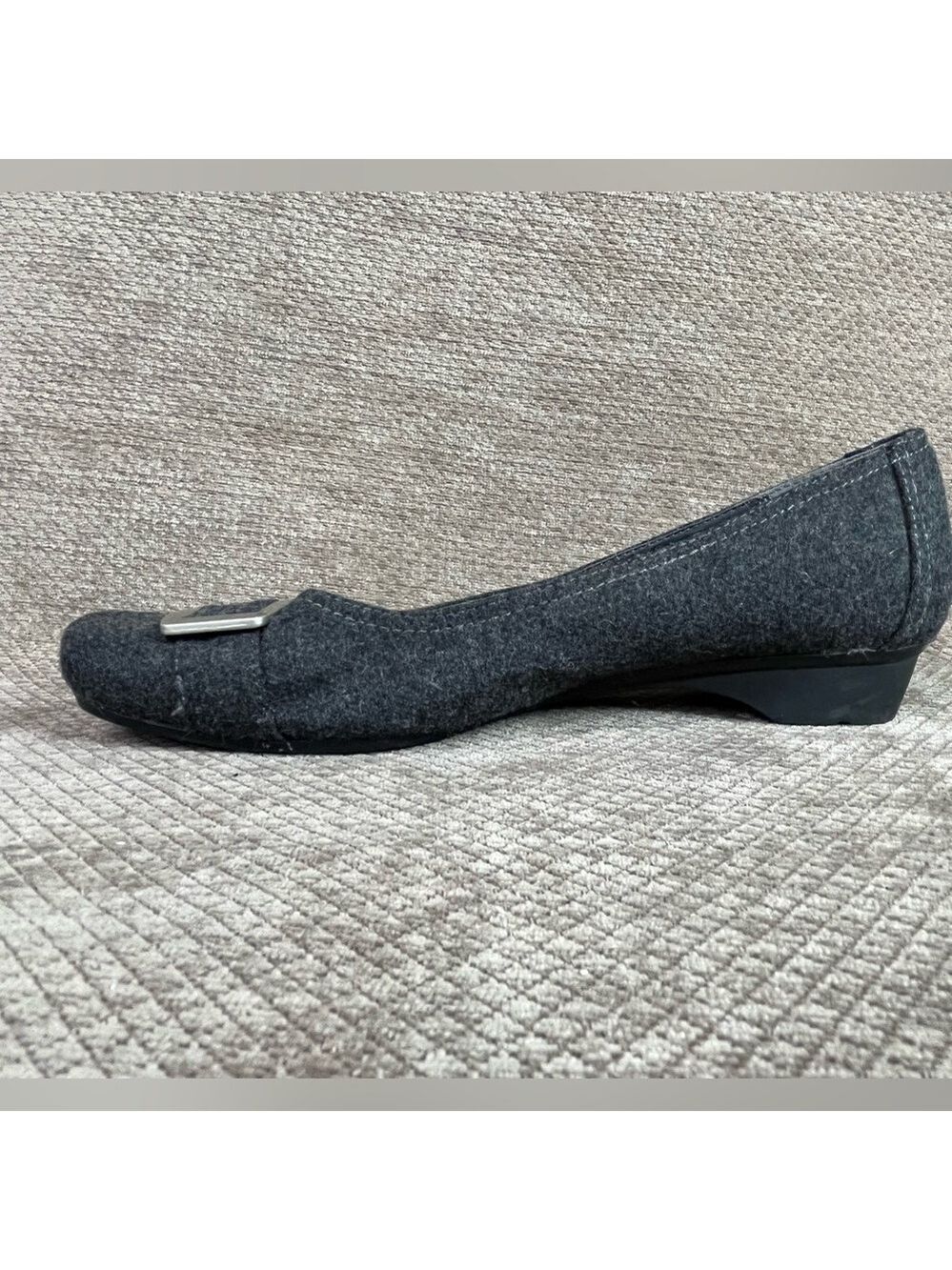 Liz Claiborne Gray Buckle Ballerina Flats size 10 EUC - Picture 9 of 16